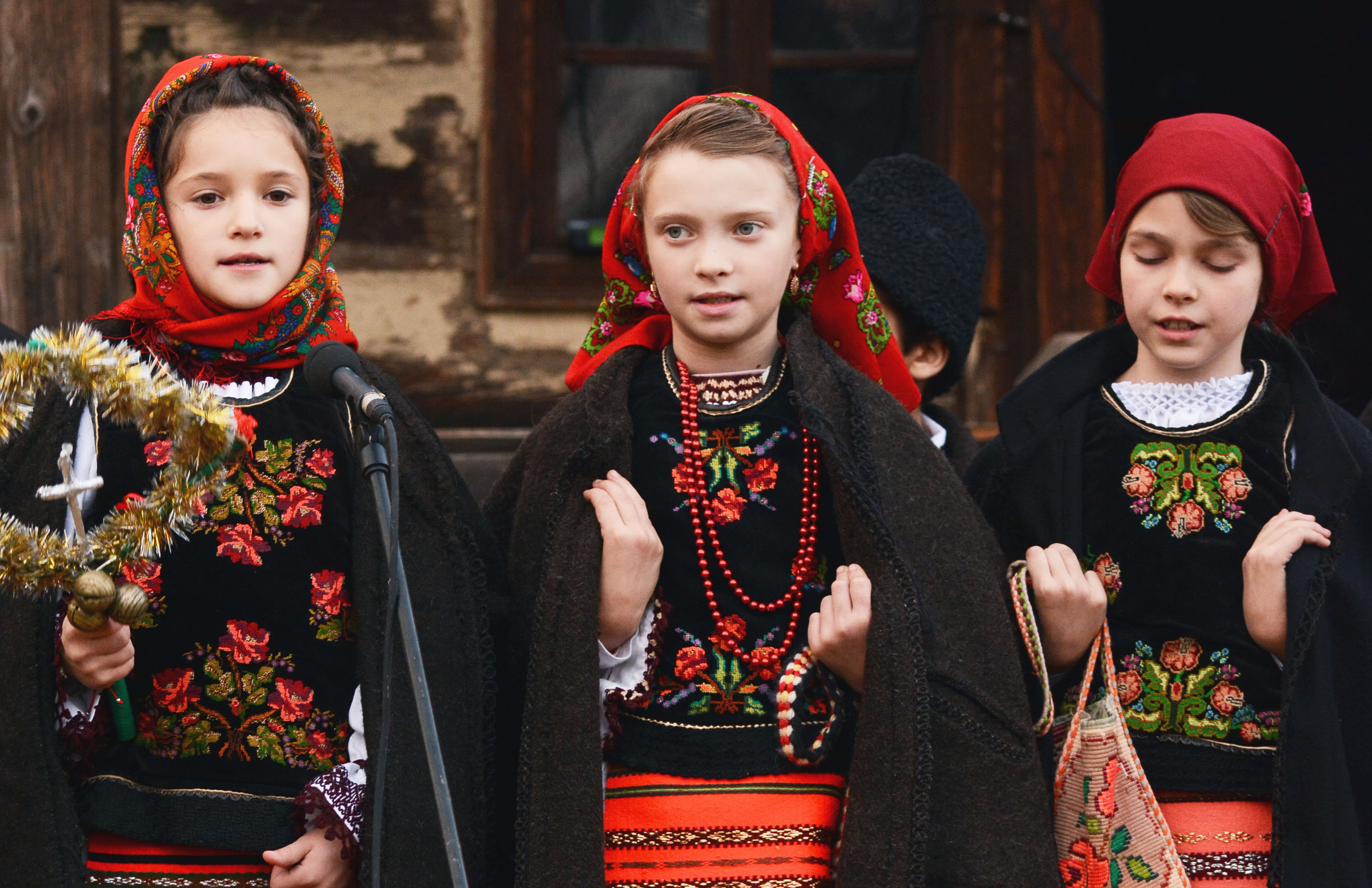 Romanian traditional clothes