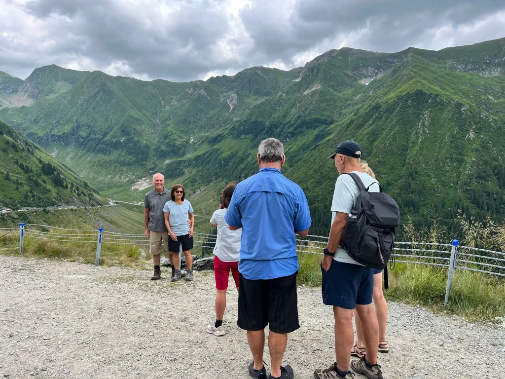rolandia tourists on transfagarasan