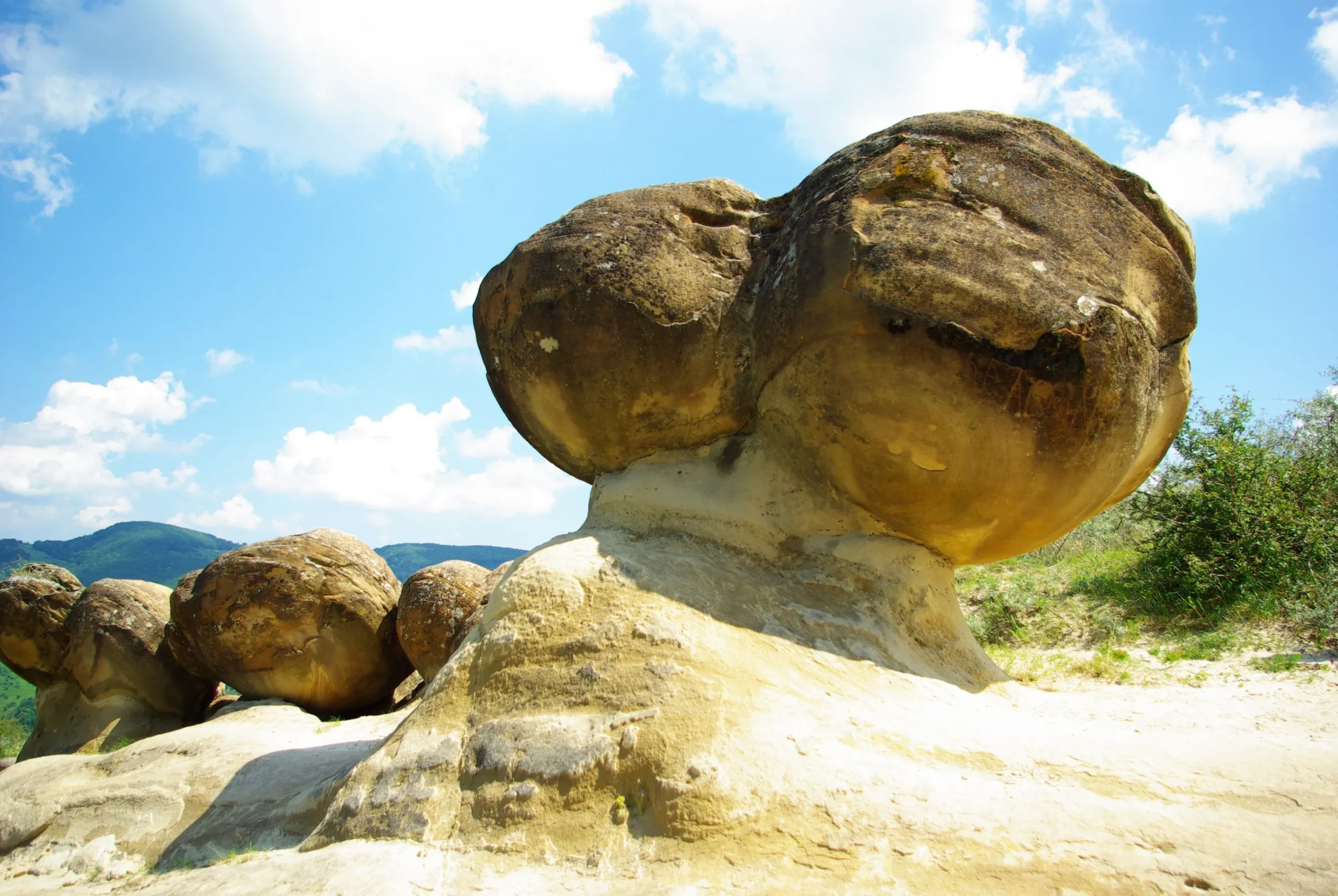 trovants of ulmet scaled